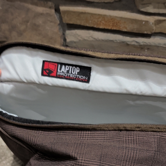 LOGIO Quilted Brown Backpack - Picture 7 of 7